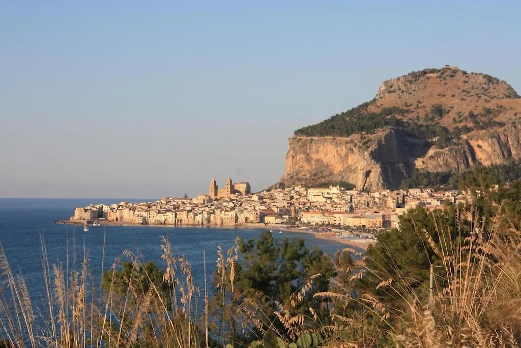 Villa Giardino Paradiso Cefalu Con 13 Posti Letto E Piscina Riscaldata