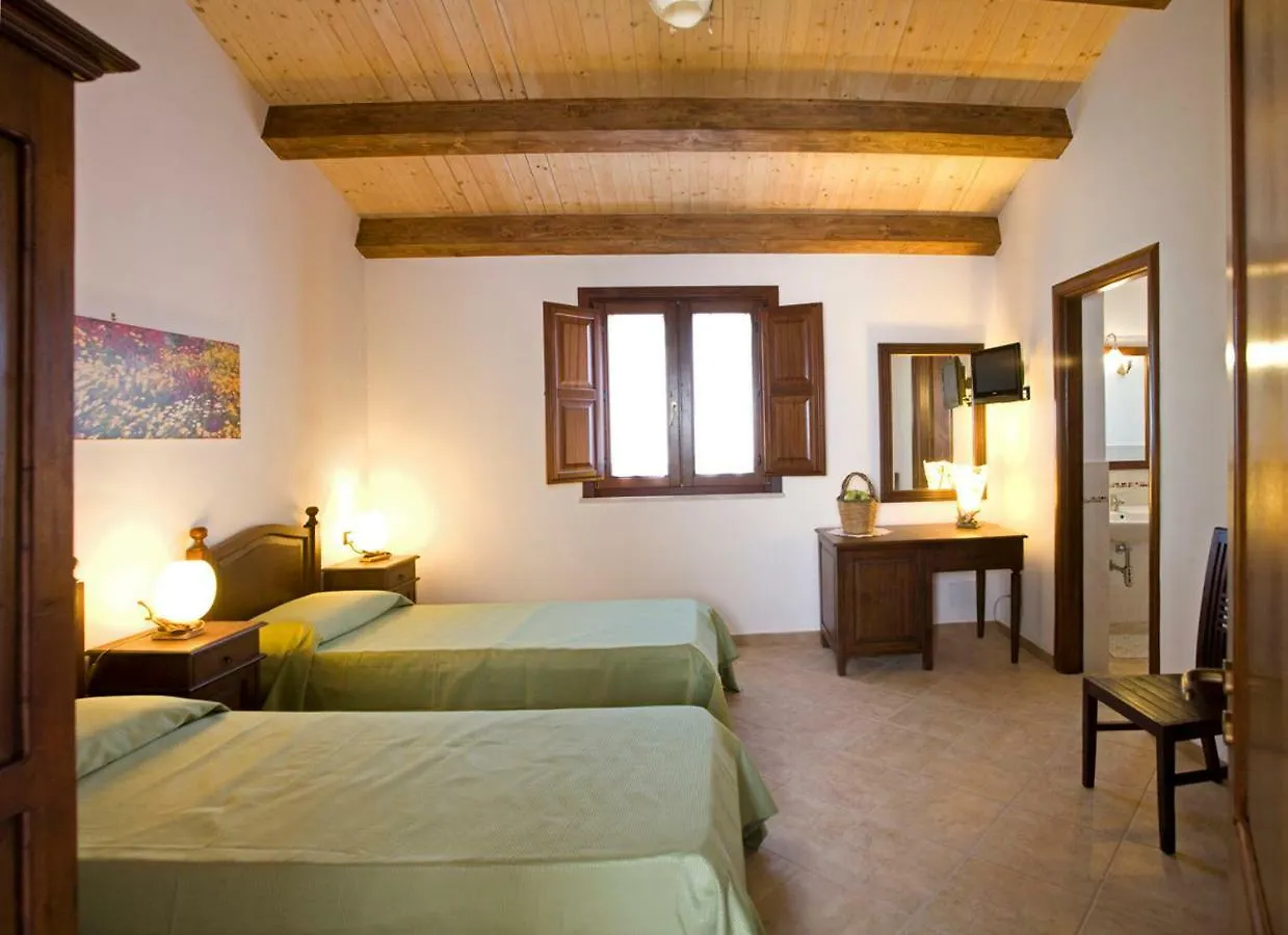 Villa Giardino Paradiso Cefalu Con 13 Posti Letto E Piscina Riscaldata